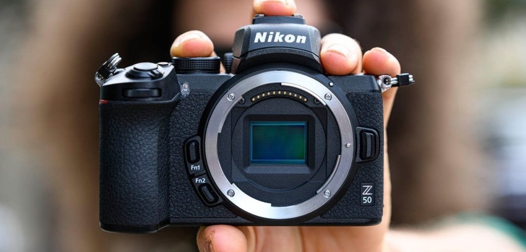 Bajonet má totožnú veľkosť akou disponujú modely Nikon Z6 a Z7, vďaka čomu je Z50 plne kompatibilná s bajonetovým adaptérom FTZ.