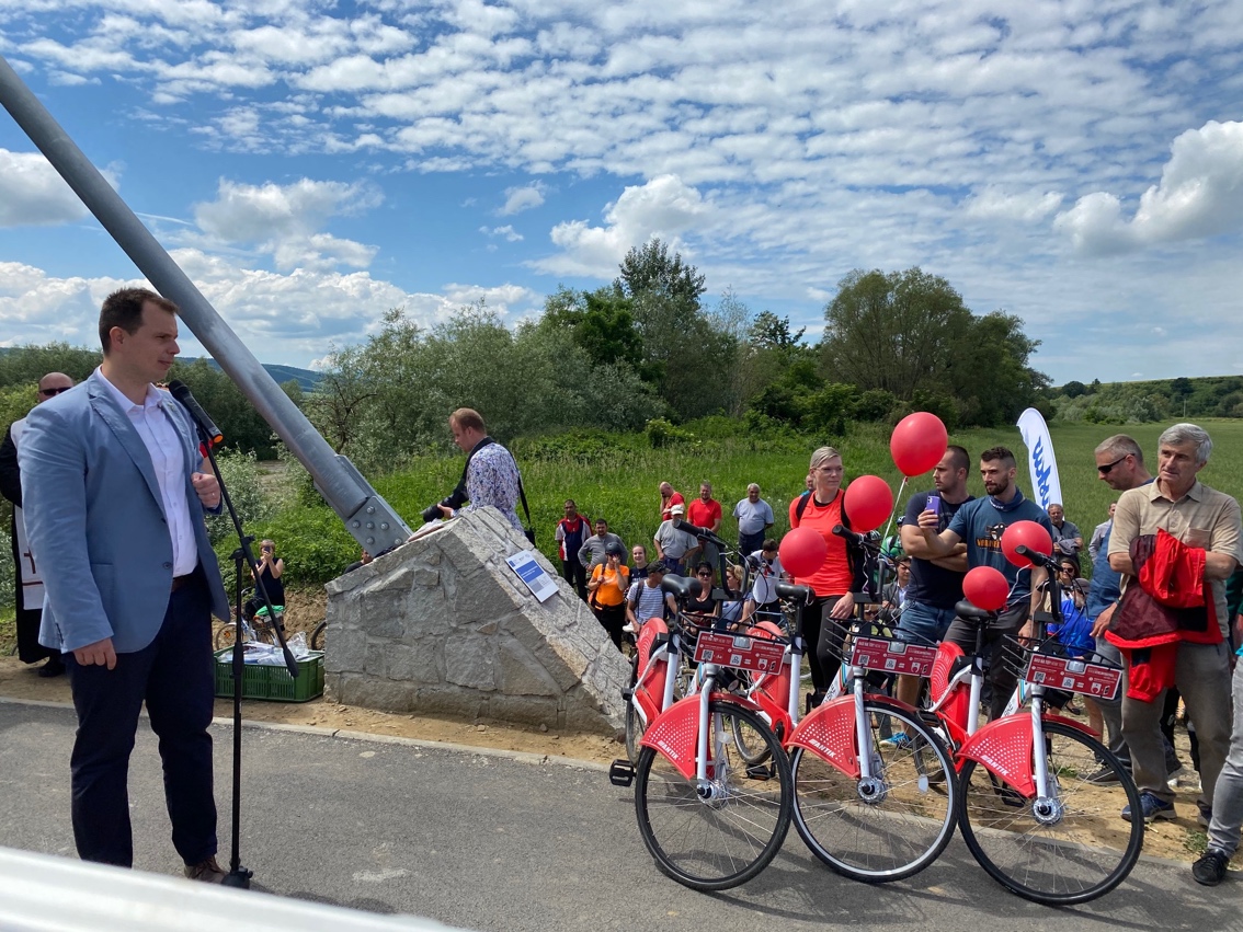 Otvorenie bikesharingu vo Veľkom Šariši primátorom mesta Viliamom Kallom