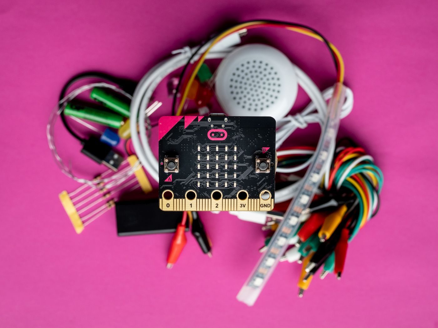 Programujete v micro:bite? Prihláste sa do olympiády a vyhrajte iPhone