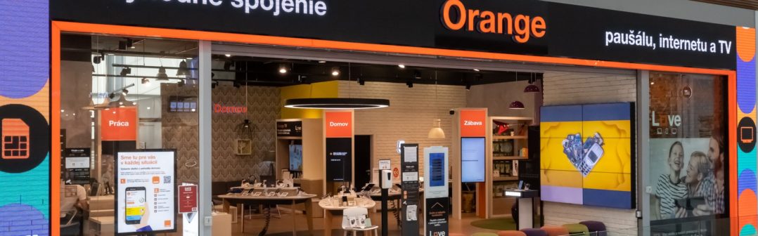 Orange zaradil do ponuky smartfóny Samsung Galaxy pre podnikateľov. Pribudli aj smart televízory