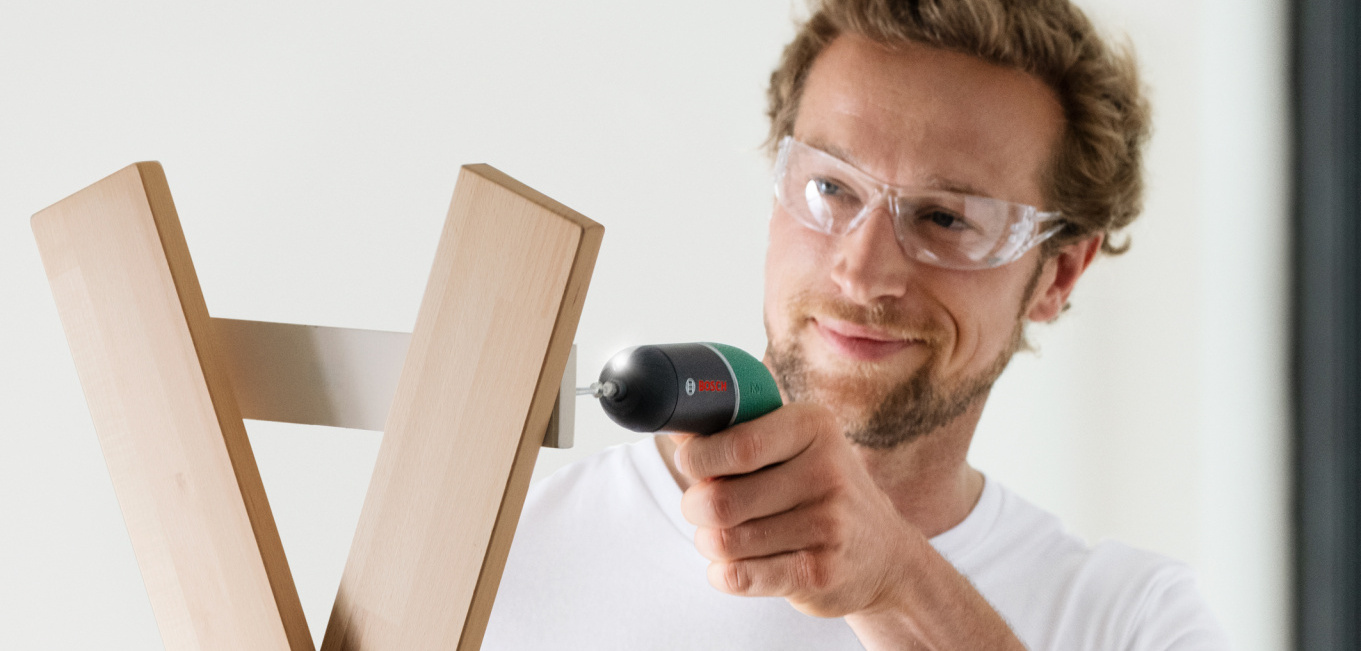 Zaujímavý darček na Vianoce: Akumulátorový skrutkovač IXO Classic