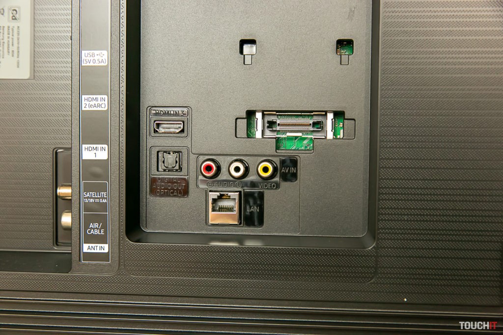 Prepojovacie porty na Samsung QE55Q67TA