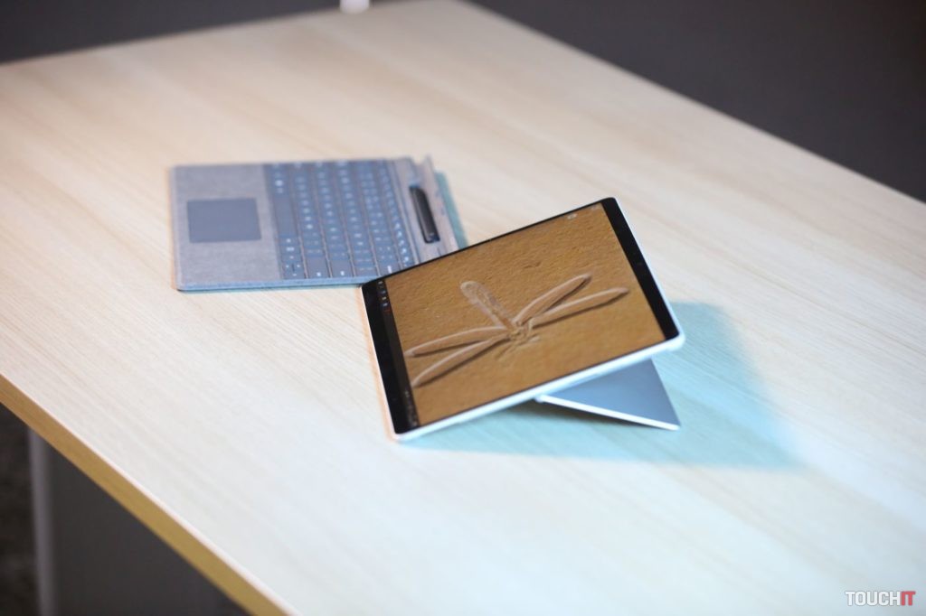 Microsoft Surface Pro X s procesorom SQ2