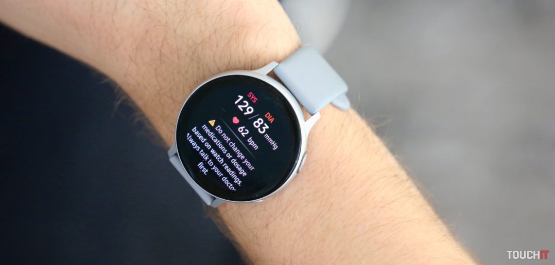 Meranie tlaku a EKG inteligentnými hodinkami Samsung