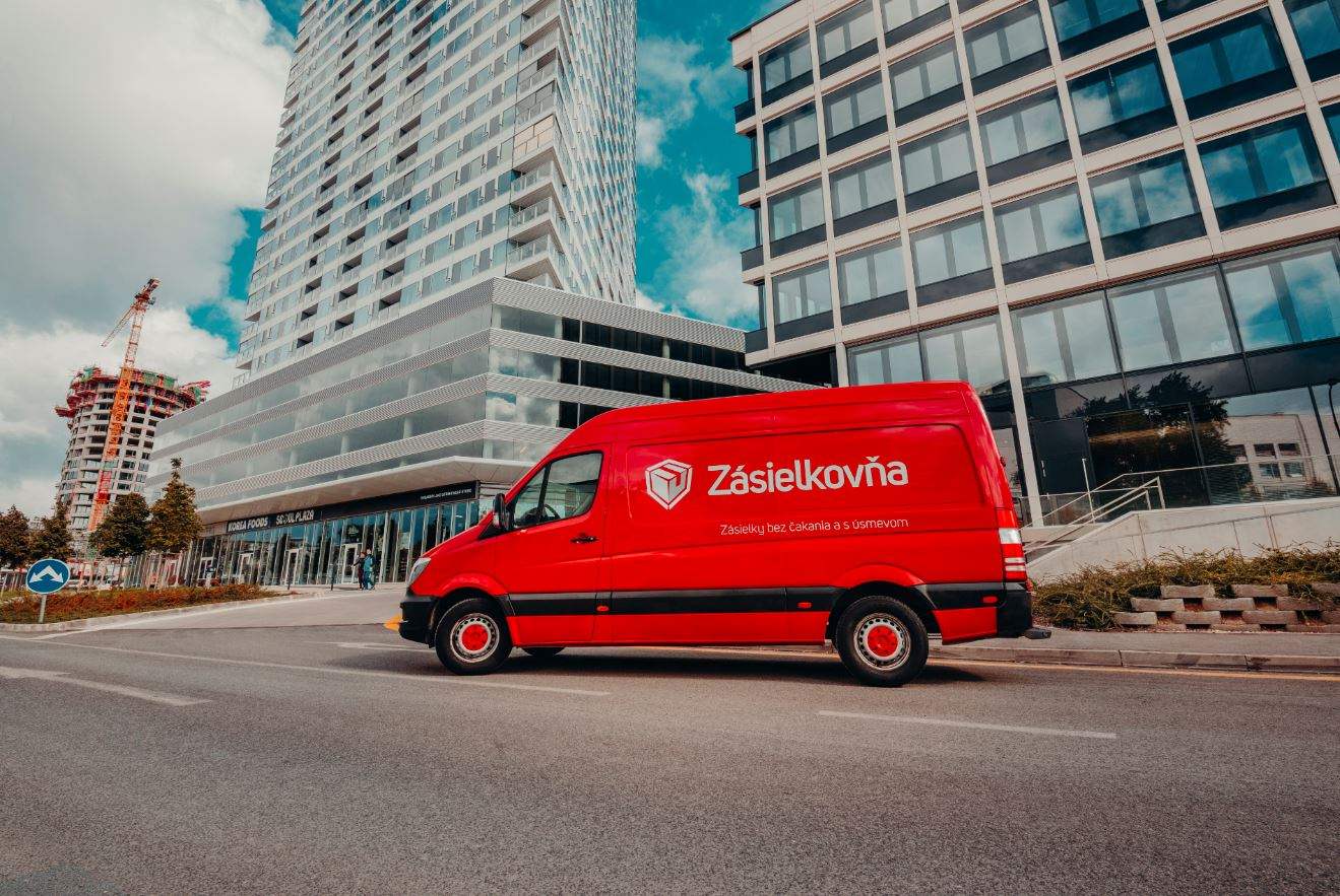 Nakupovanie na internete je ekologickejšie. Emisie uhlíka sú nižšie v priemere o 36 %