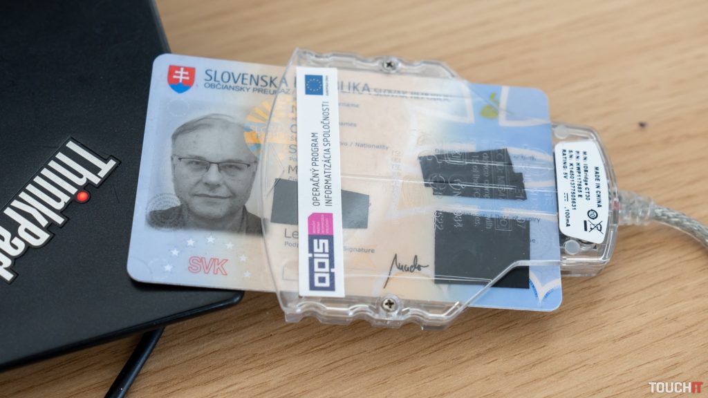 Portál bude žiadať pripojenie čítačka s elektronickým občianskym preukazom. Nezabudnite si skontrolovať certifikát na KEP