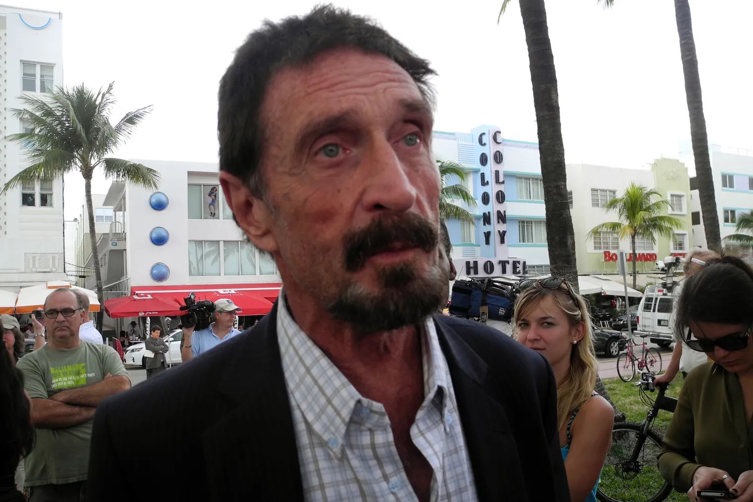 Zomrel John McAfee, výrazná osobnosť aj v kryptomenovom svete