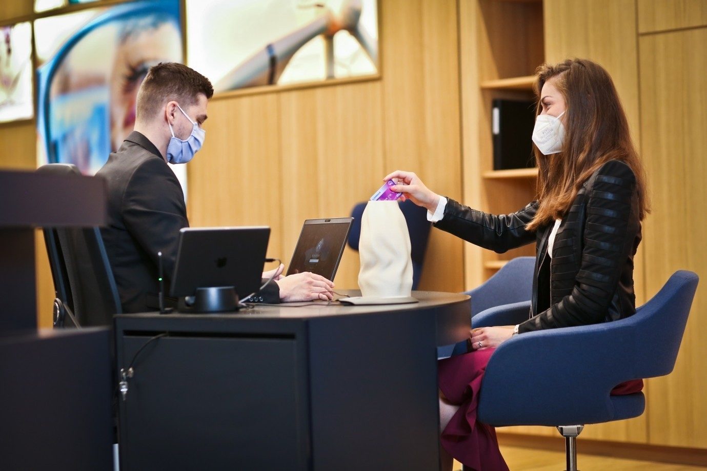 Slovenská sporiteľňa varuje: Objavujú sa podvody v e-mailoch, SMS a na webe