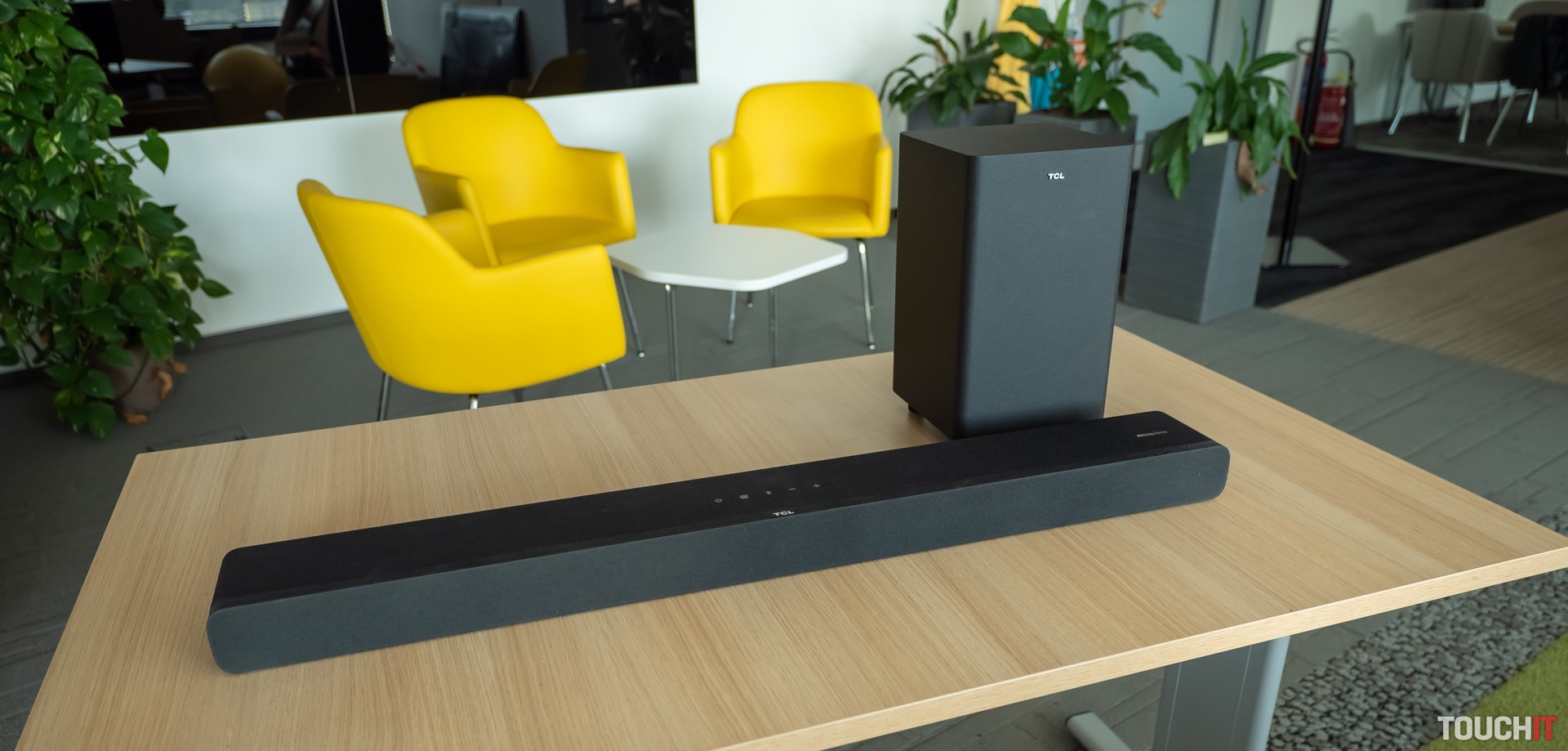 Kvalitný soudbar od TCL s výkonom 325 W