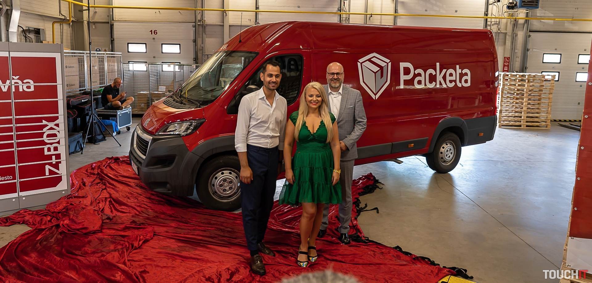 Moderná forma doručovania balíkov z e-shopov: Budete poznať presný čas doručenia (VIDEO TOUCHIT)