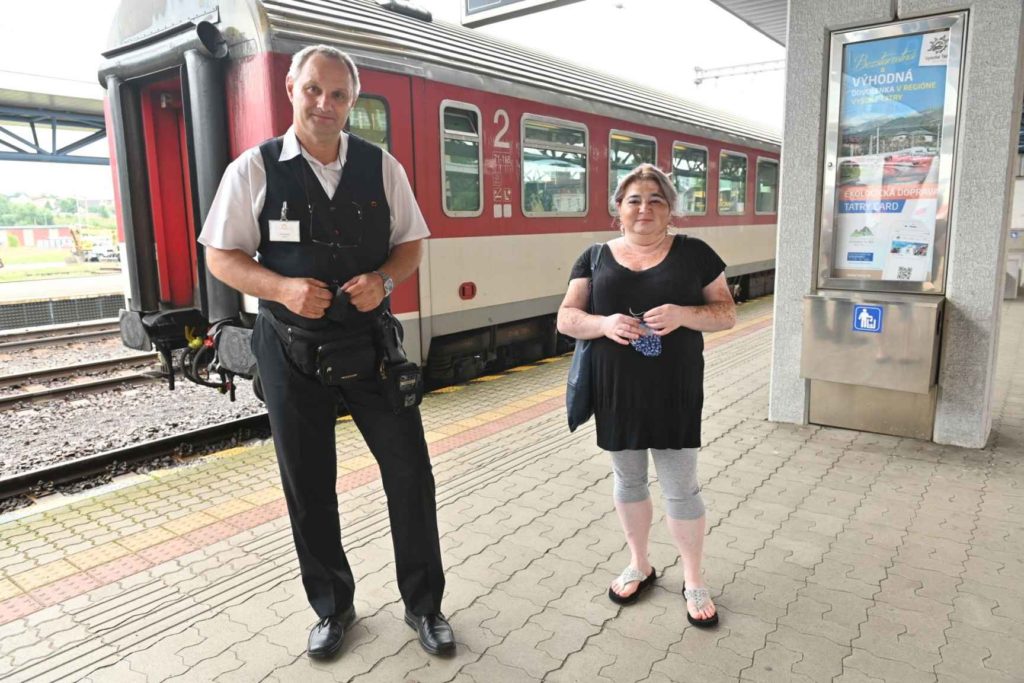 Vlaková asistentka Božena Kokyová projekt tiež hodnotí pozitívne a vidí prvé zmeny v správaní niektorých cestujúcich