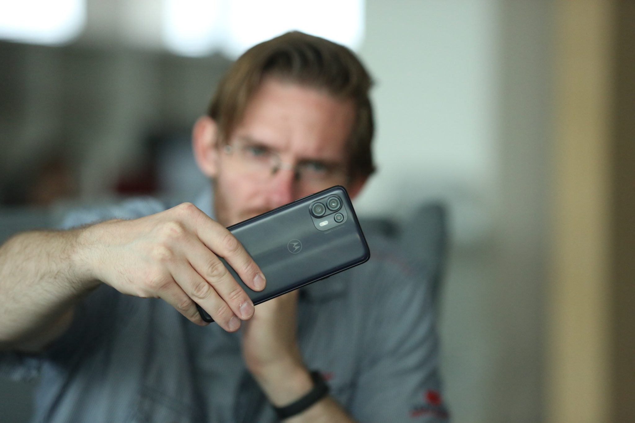 Motorola edge 20 Lite: OLED displej a kvalita nočných fotiek (RECENZIA)