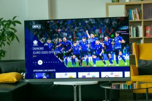 Hisense 65A9G je špecialista na futbal. Pomáha k tomu aj aplikácia UEFA.TV