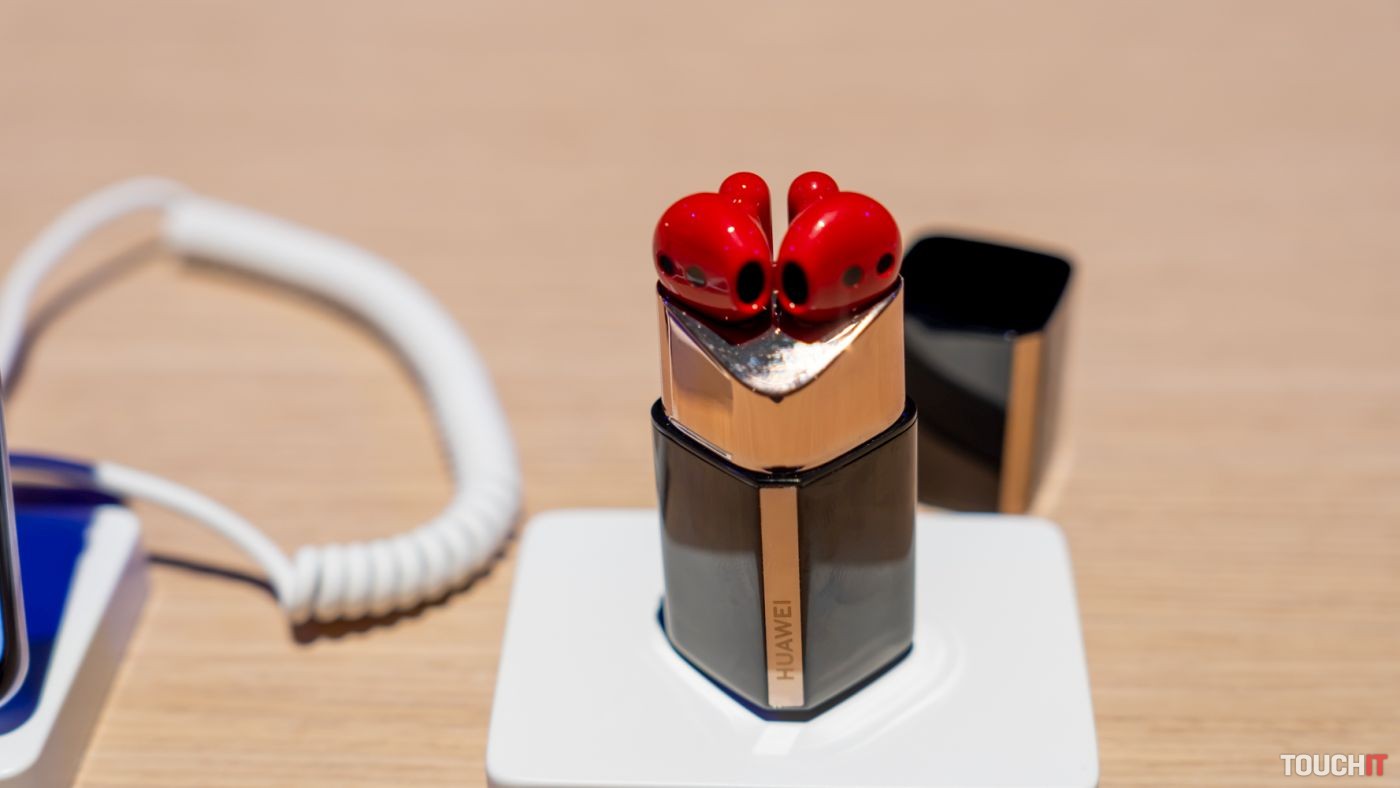Huawei má špeciálne slúchadlá pre ženy: V puzdre vyzerajú ako rúž