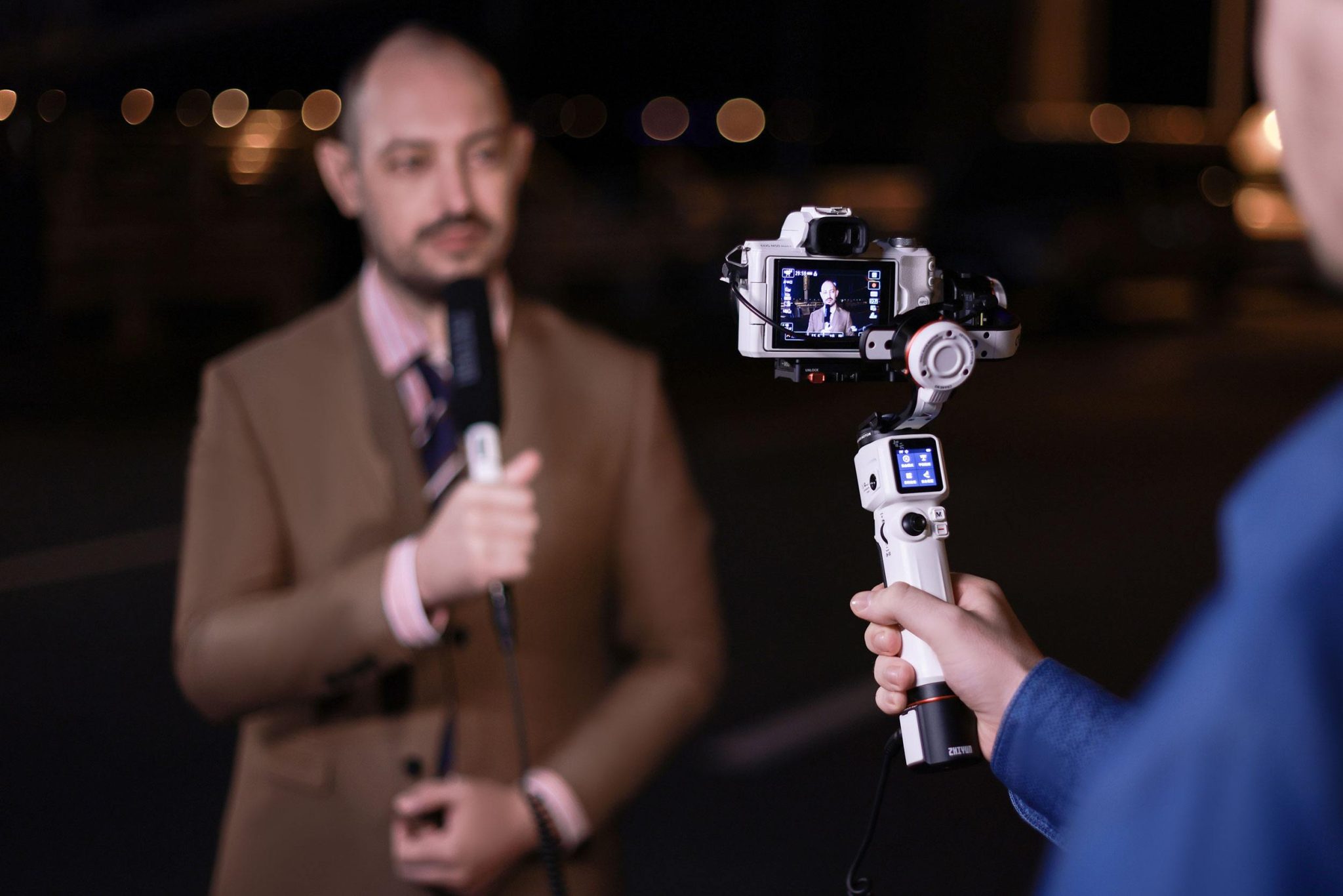 Univerzálny gimbál pre smartfóny aj kamery