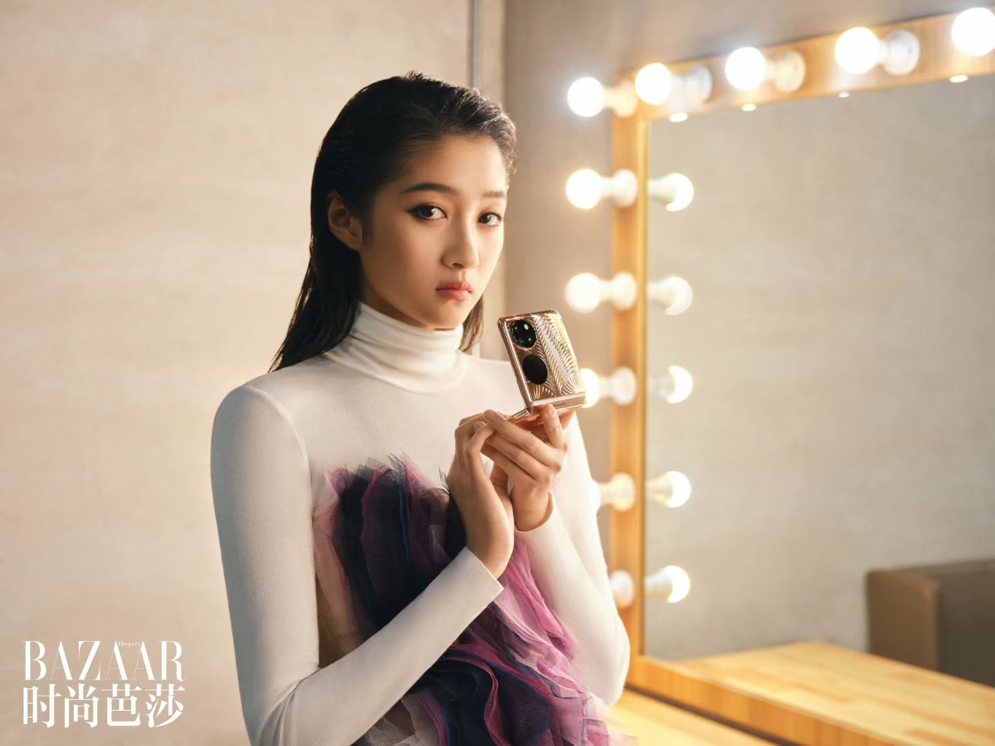 Huawei P50 Pocket je skladateľný telefón s luxusným dizajnom