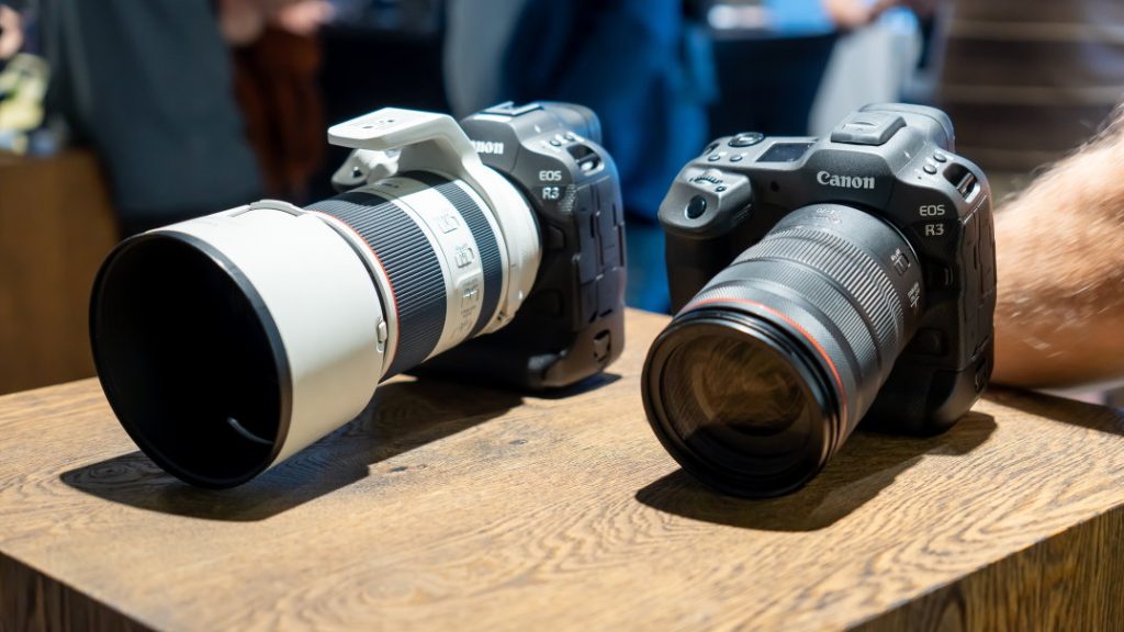 Canon EOS R3 aj s novými objektívmi je pripravený aj do drsného prostredia
