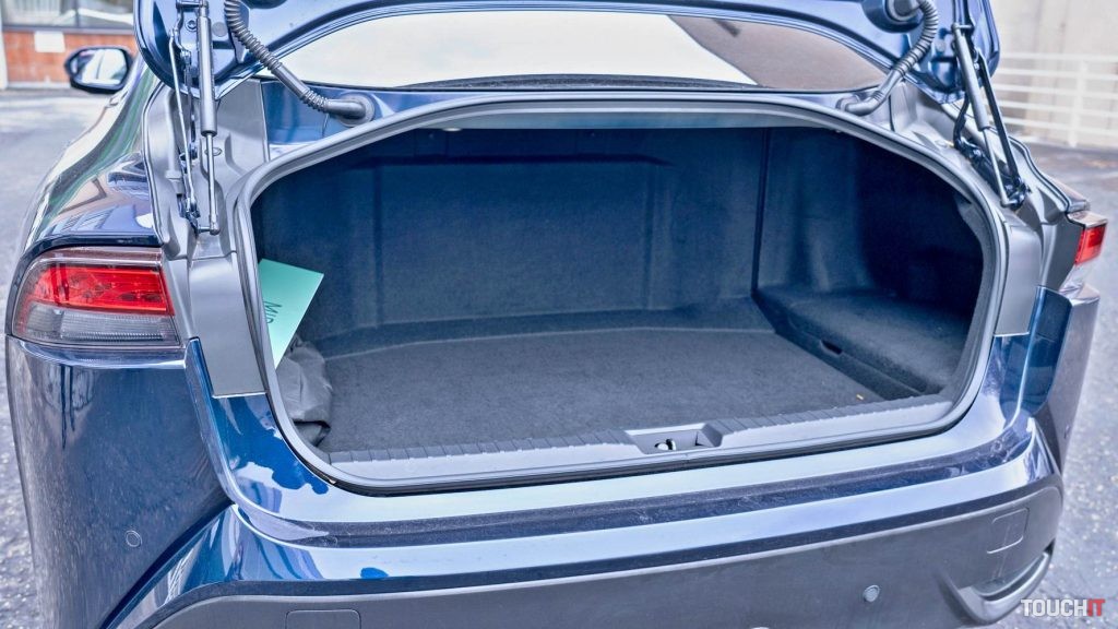 The problem with the Toyota Mirai: a small luggage compartment