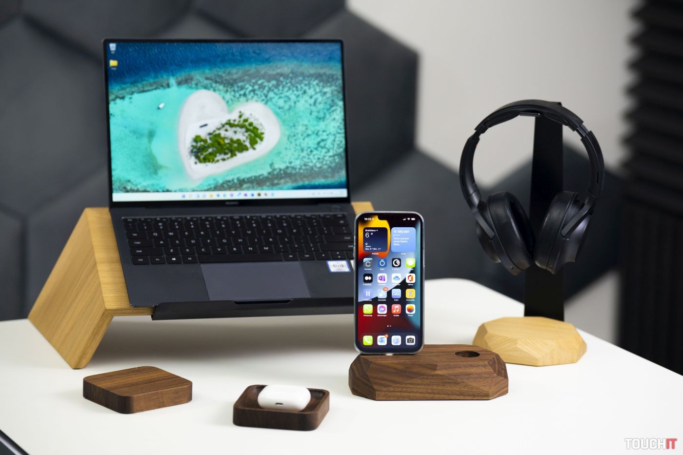 Prémiové drevené príslušenstvo Oakywood: Luxus na pracovnom stole (RECENZIA)