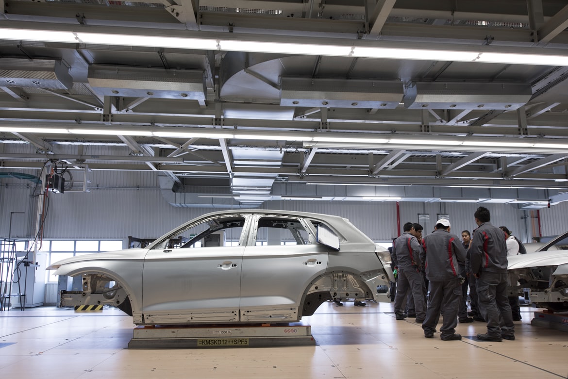 Ako zvláda automobilový priemysel čipovú krízu a rekordne nízky predaj?