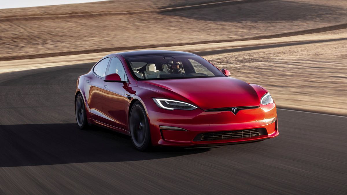 Tesla: Efektívnosť výroby nových áut zaskočila aj ostrieľaných hráčov