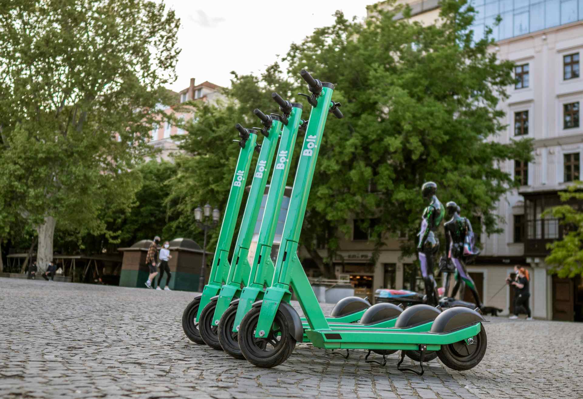 Benzín bude poriadne drahý, je čas na kolobežku. Kedy sa pridá Bolt?