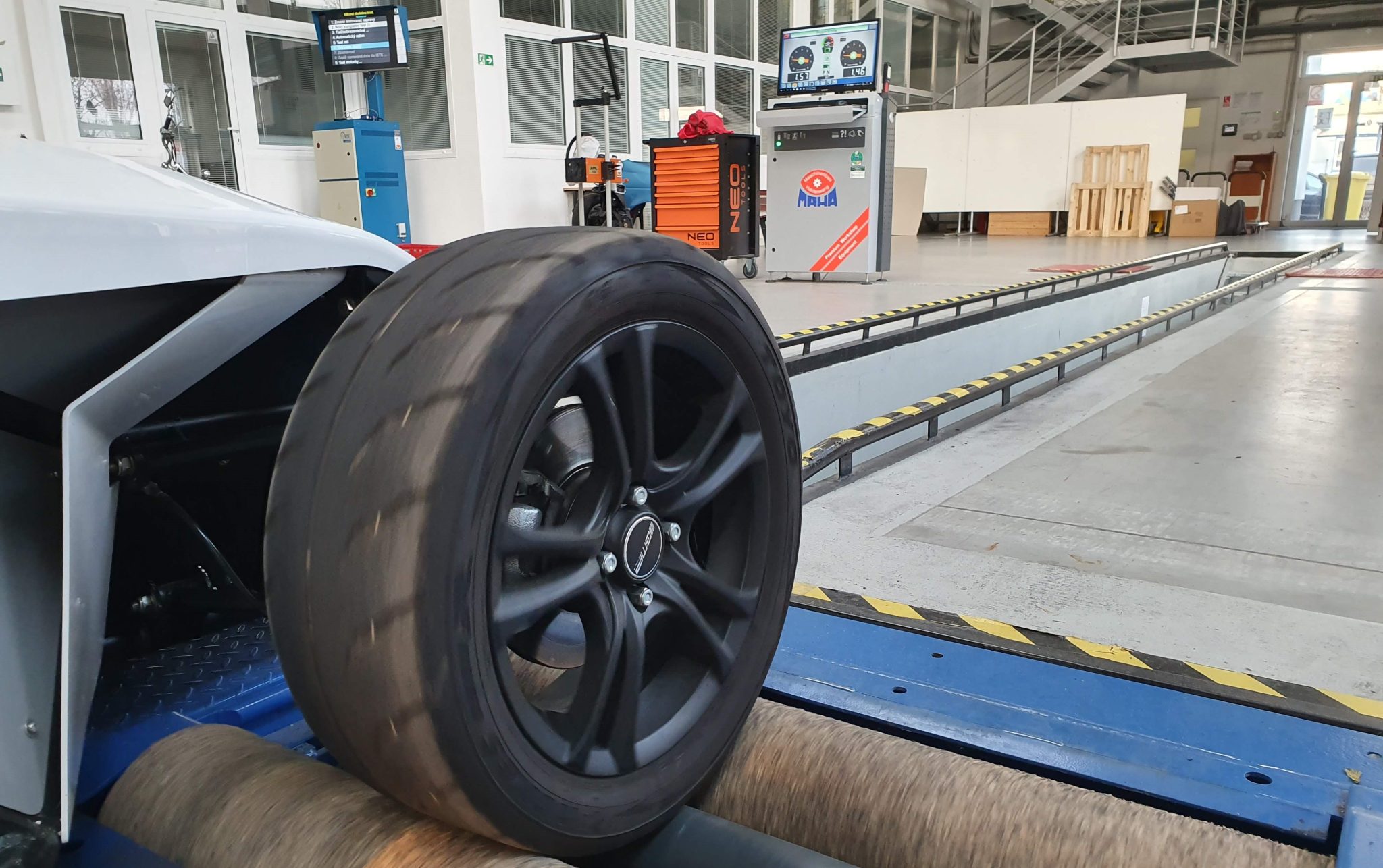 U viac ako tretiny kontrolovaných STK zistili závažné pochybenia