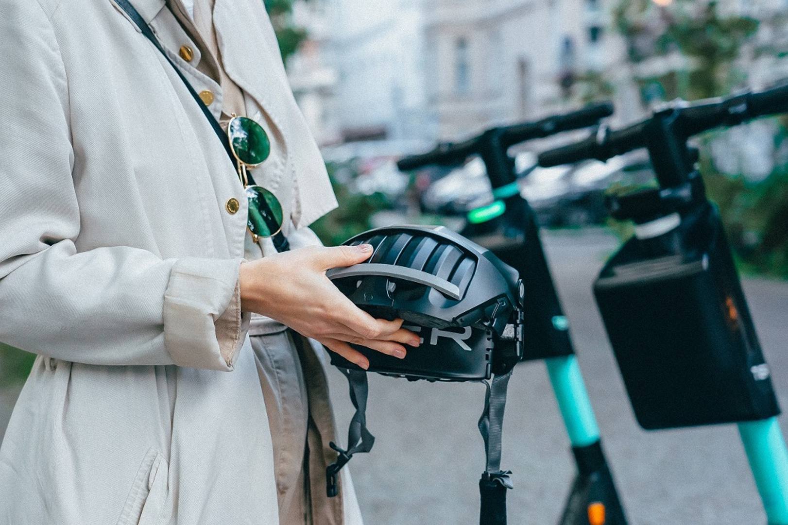 Pozor na vašej zdravie pri jazde na elektrickej kolobežke. Toto vám môže zachrániť život