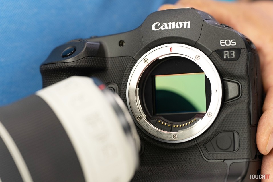 24 MPix snímač na Canon EOS R3