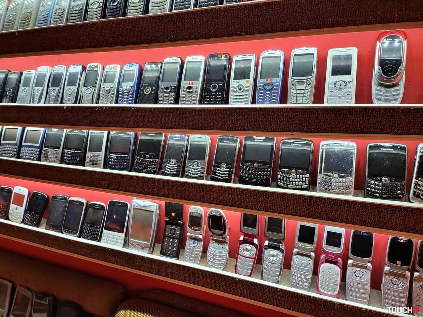 Staré mobily vás vrátia do zlatej doby telefonovania (VIDEO TOUCHIT)