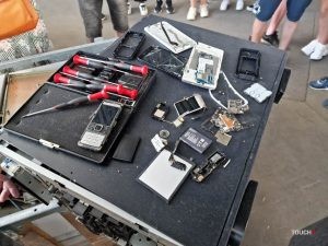 Ako si zo starých mobilov vyrobiť zlatú obrúčku? (VIDEO)