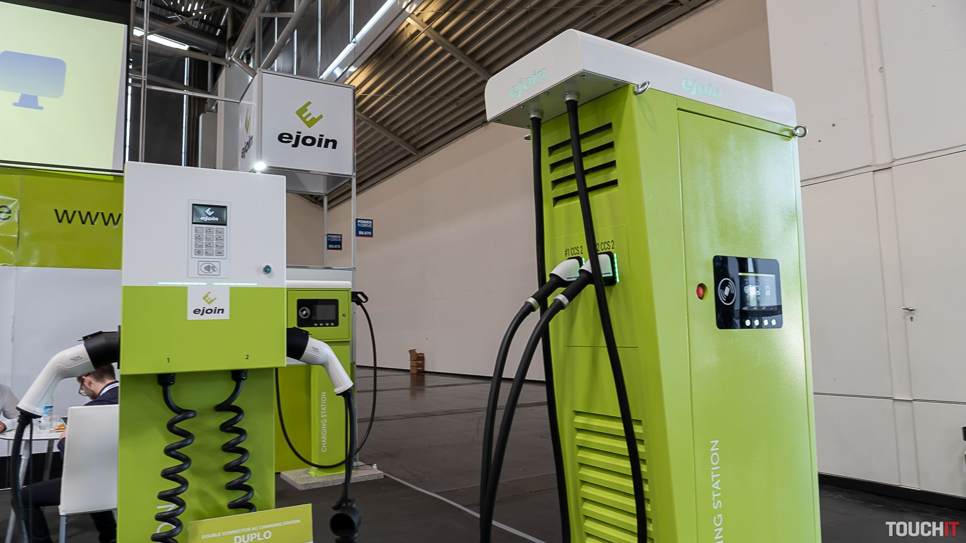 Slováci sa presadili aj pri produkcii nabíjačiek pre elektrické autá (VIDEO)