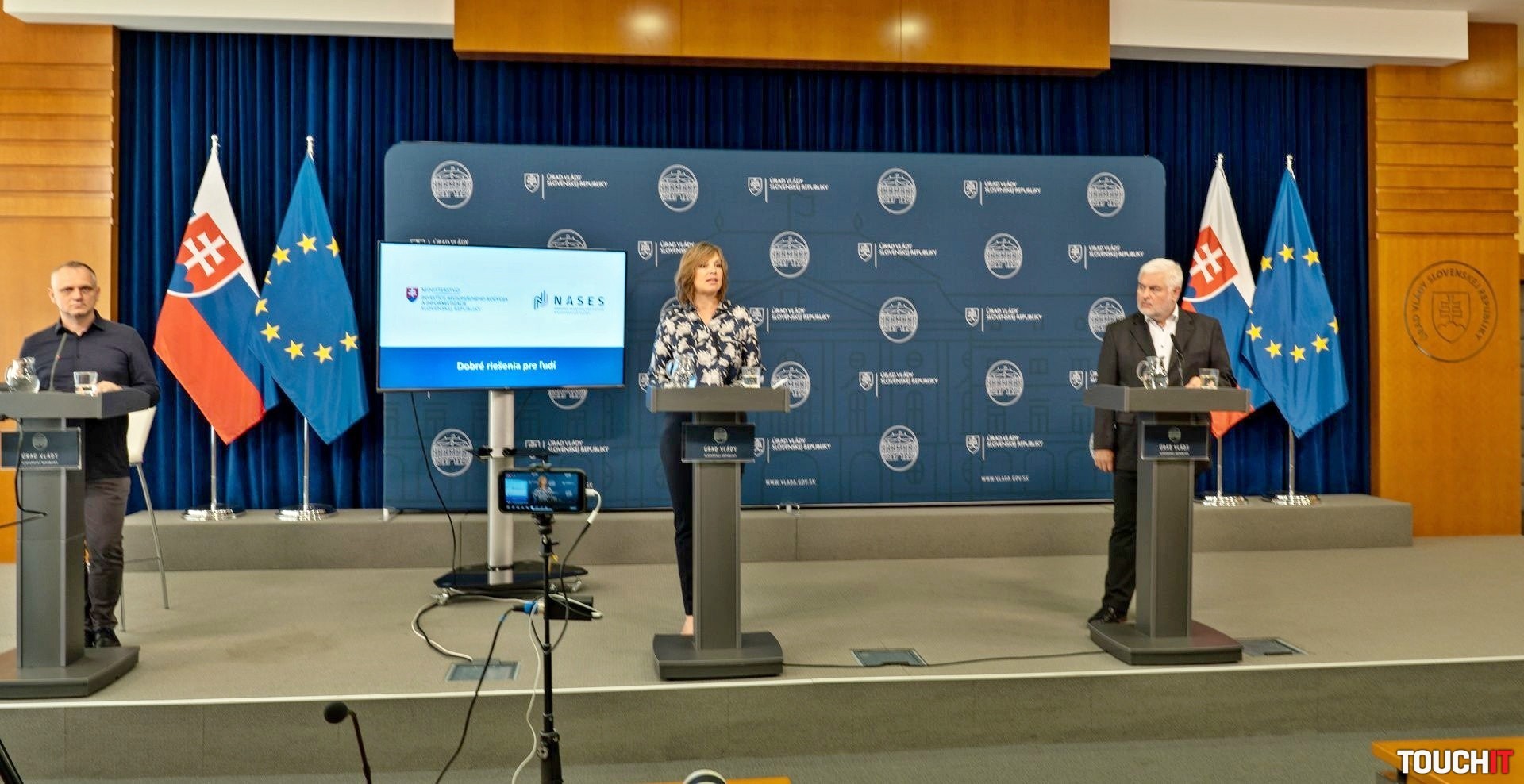 Služby štátu by mali byť rýchlejšie. Čo nás to bude stáť?