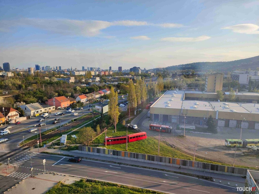 OPPO Find X5 Pro hlavná foto