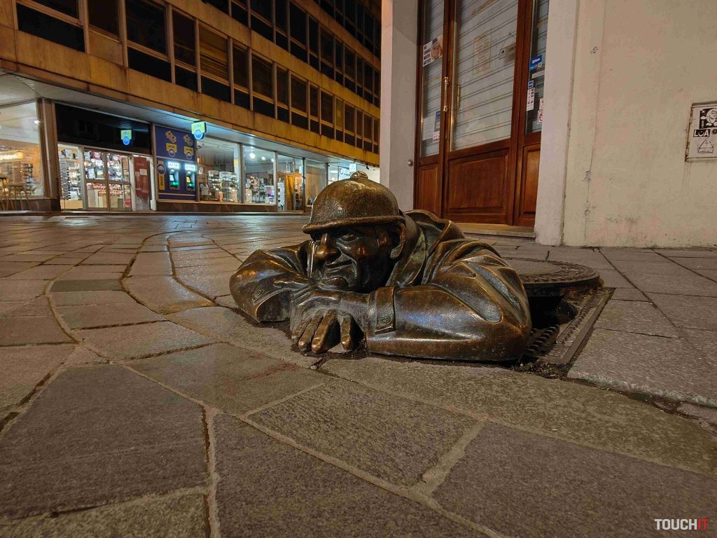 Noc s OPPO Find X5 Pro