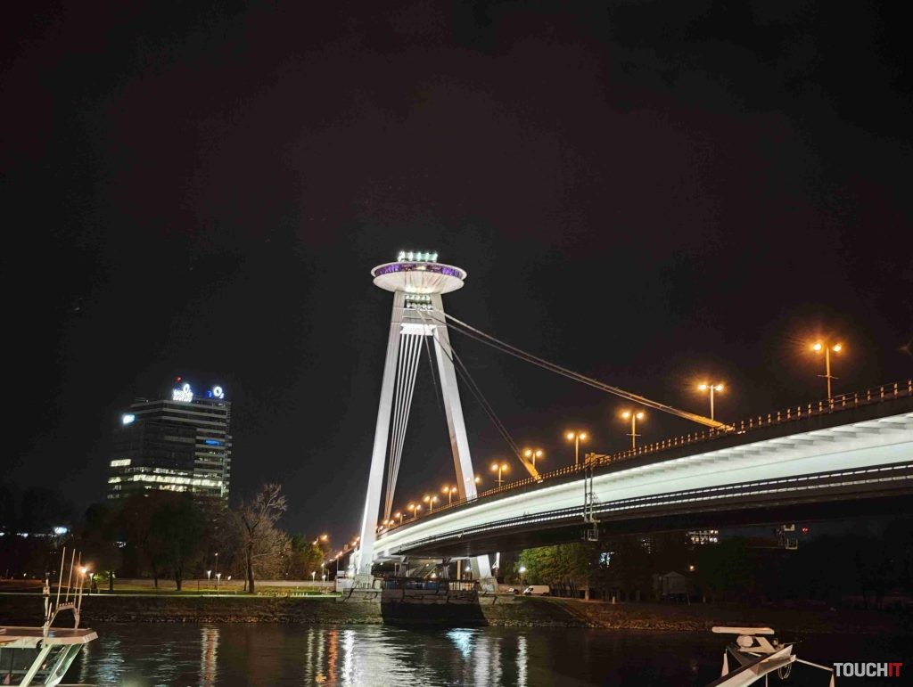 Kontrast noc Xiaomi 12 Pro