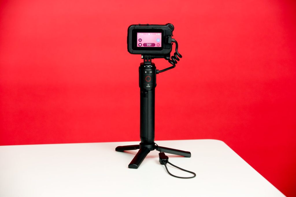  Kamera GoPro 10 na statíve Volta a s MediaModom. Toto riešenie je vhodné na vlog