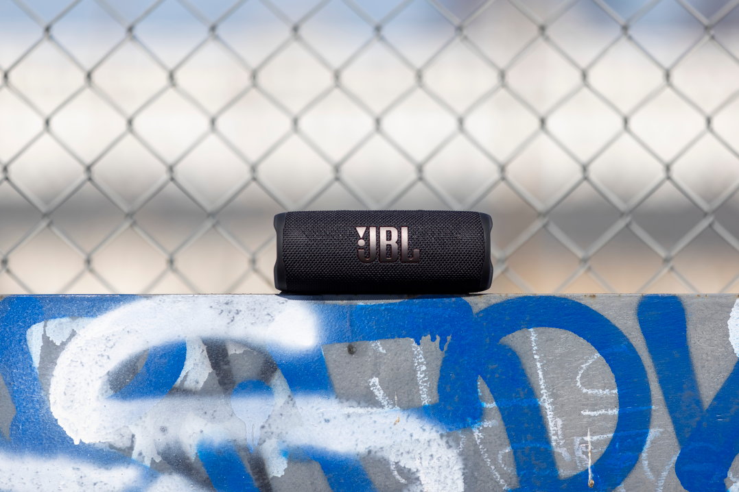 JBL Flip 6: Veľký zvuk do malej ruky