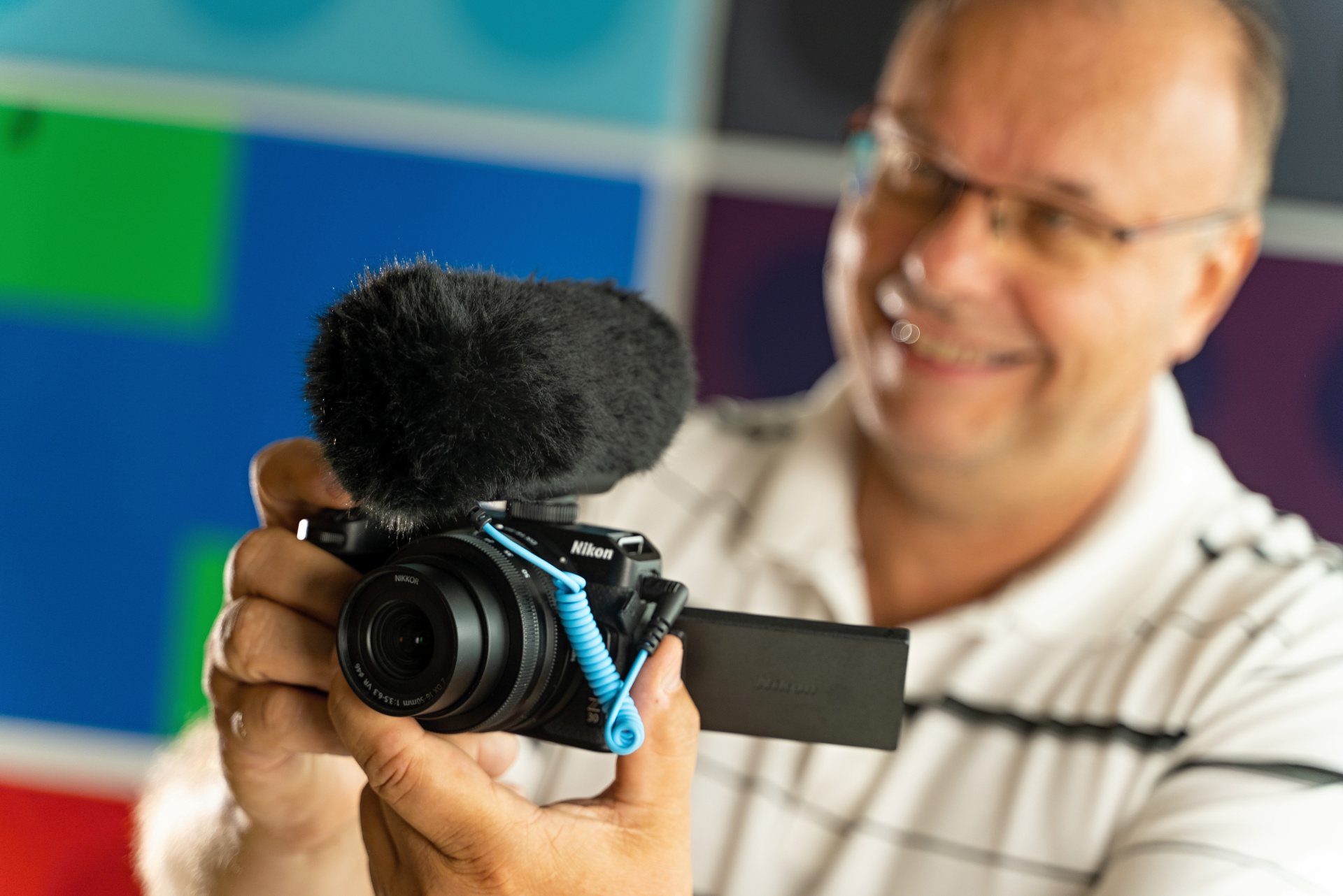 Sennheiser MKE 400: kvalitný zvuk pre mobily a fotoaparáty (RECENZIA)