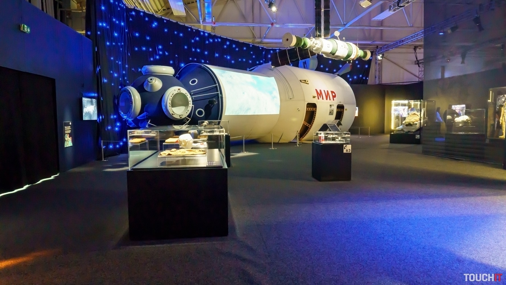 Výstava COSMOS Discovery: Naozaj v koži kozmonauta. Aj s jedlom a ľudskými potrebami…