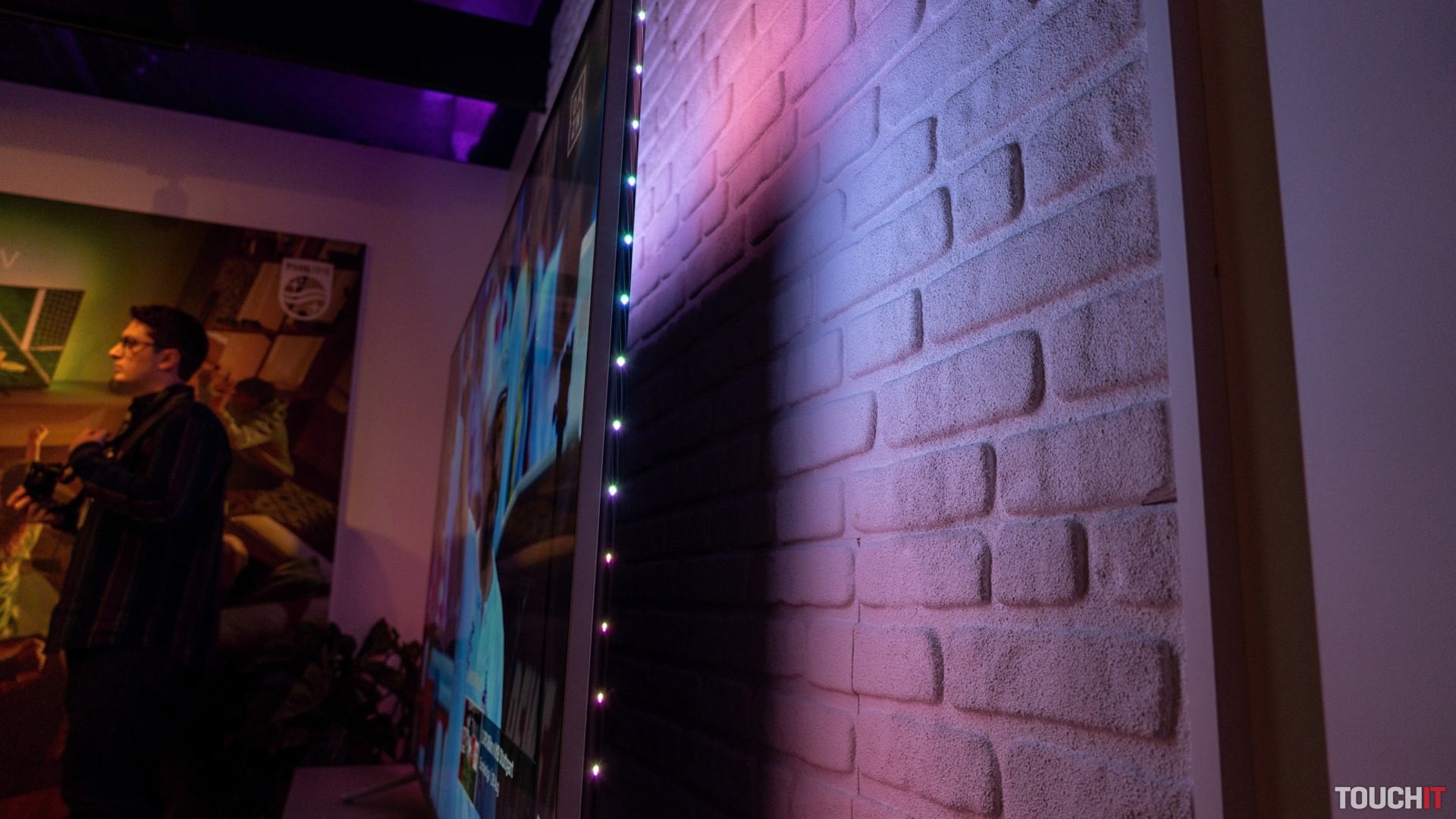 Philips: S týmito televízormi môžete na kino zabudnúť. Máte ho priamo u vás doma