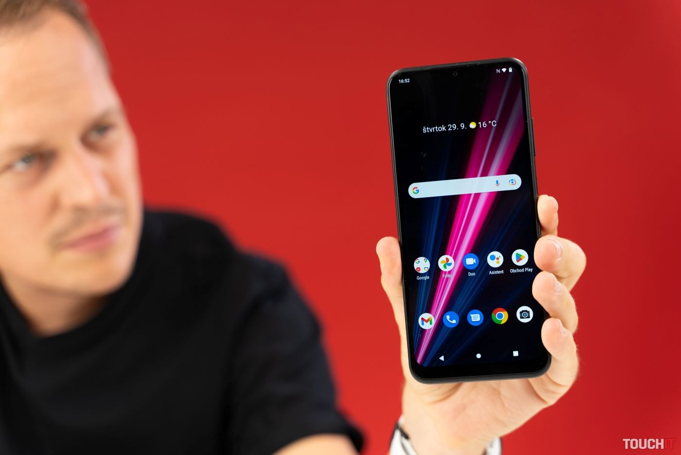 T Phone Pro: 5G alebo lepší displej? (RECENZIA)