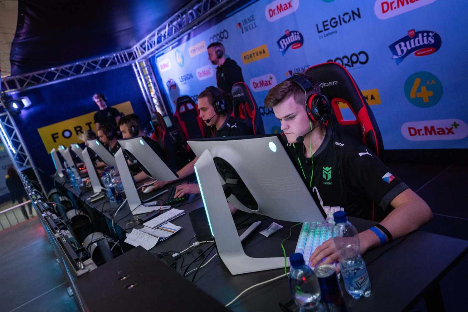 Nitriansky Autosalón ovládli ešporty – spoznali sme majstrov SR v hrách CS:GO, Brawl Stars a FIFA 23