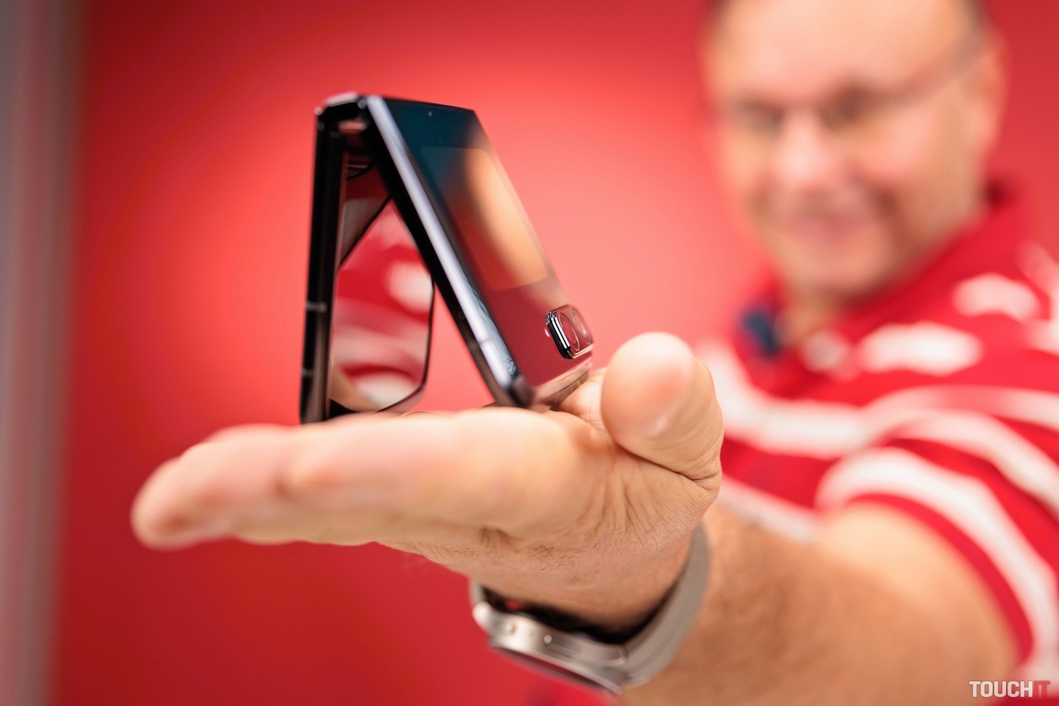 DOPLNENÉ: Nová generácia skladacieho telefónu Motorola razr 2022 (VIDEO + FOTO)