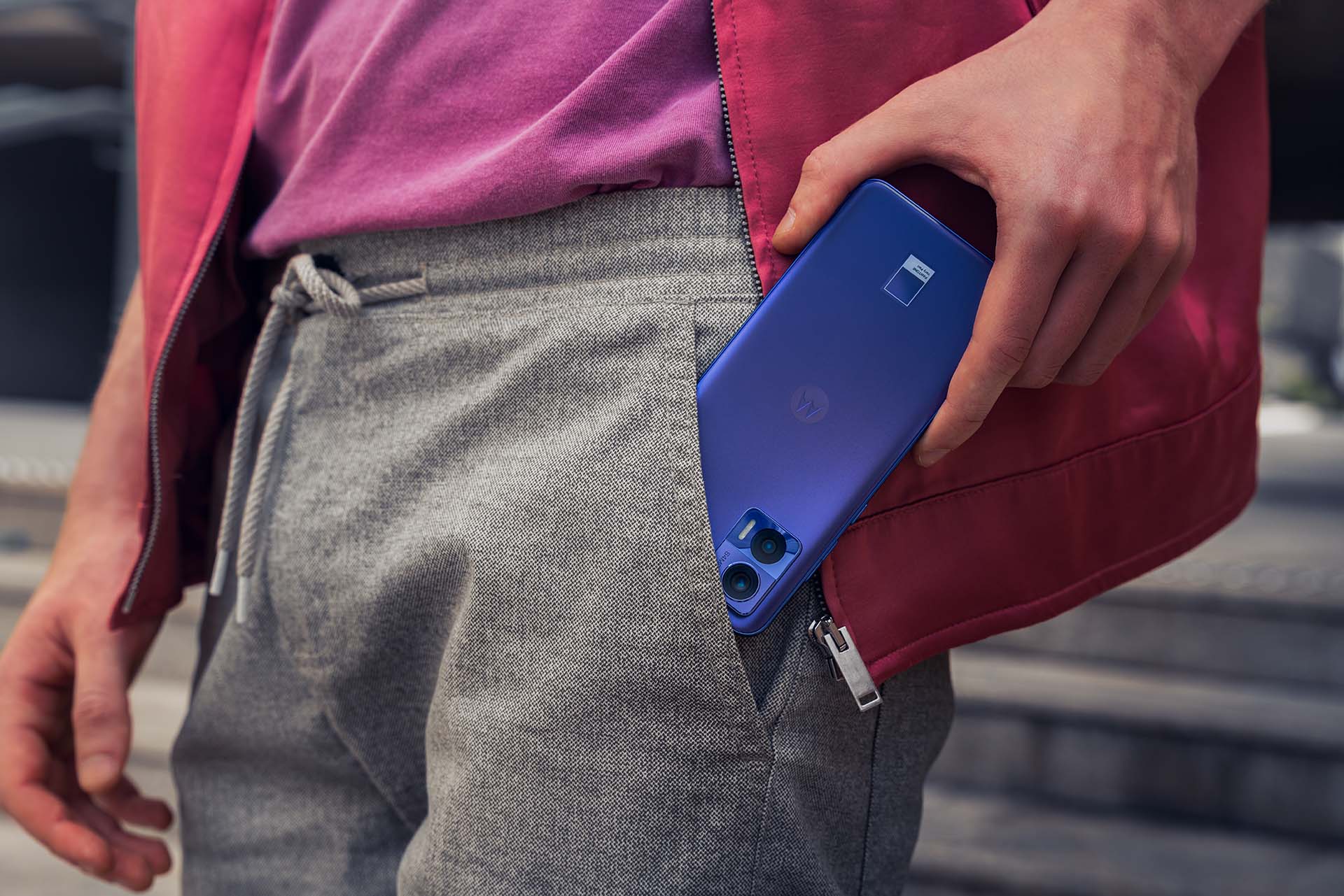 Motorola edge 30 Neo: Telefón za výhodnú cenu a v krásnej farbe Very Peri