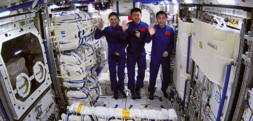Čínski astronauti v novom module stanice Tchien-kung