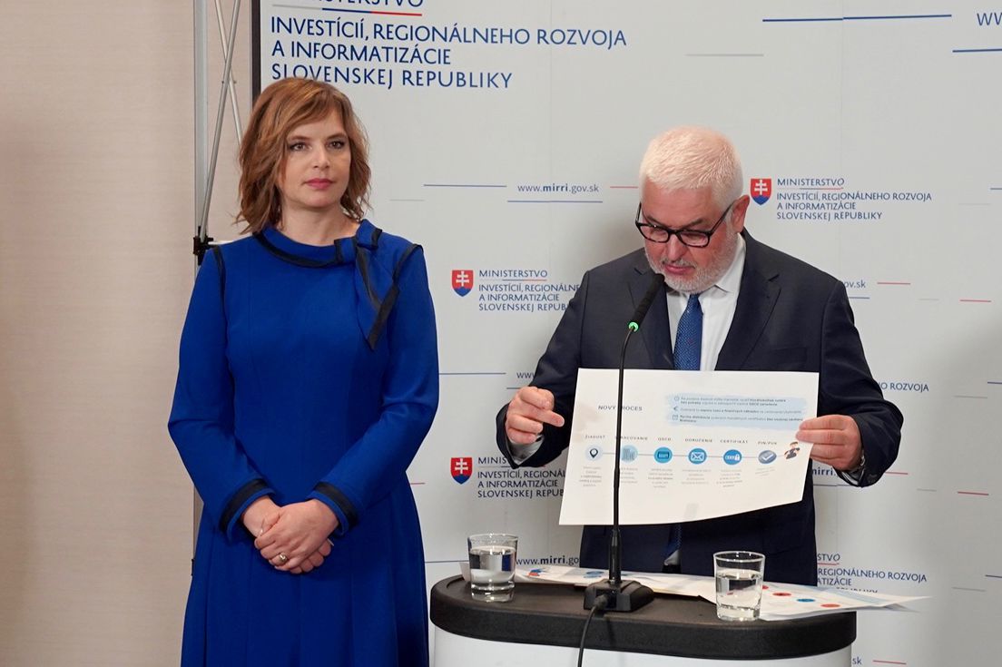 Elektronický podpis bude jednoduchší. Pre vydanie mandátnych certifikátov a kvalifikovaných pečatí už netreba cestovať do Bratislavy