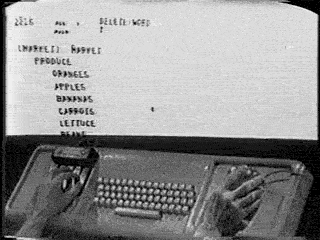 Krátke video toho, ako Douglas Engelbart hýbe myšou a ovláda text na displeji počítača