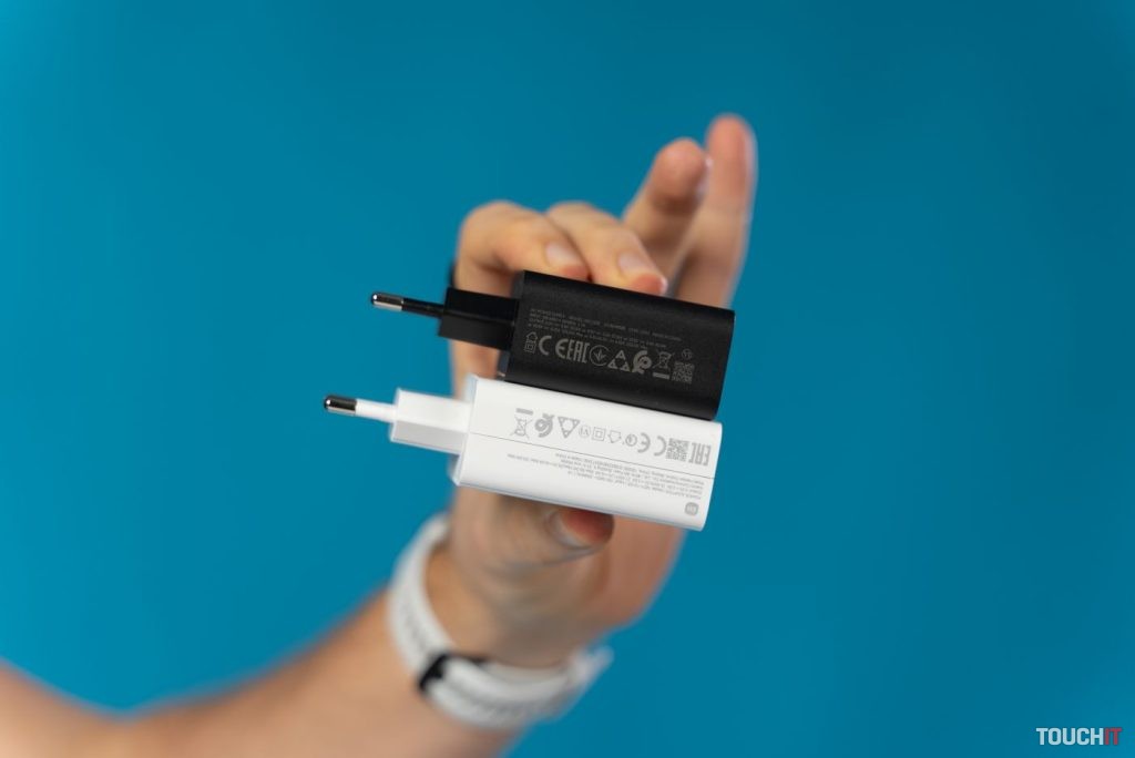 Xiaomi 12T Pro vs Motorola Edge 30 Ultra