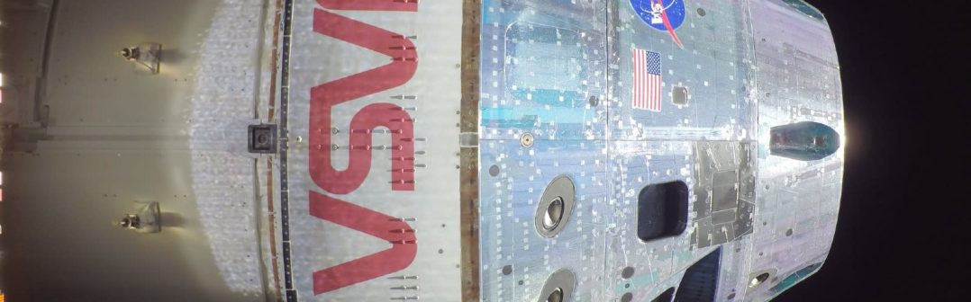 Orion prelet okolo Mesiaca